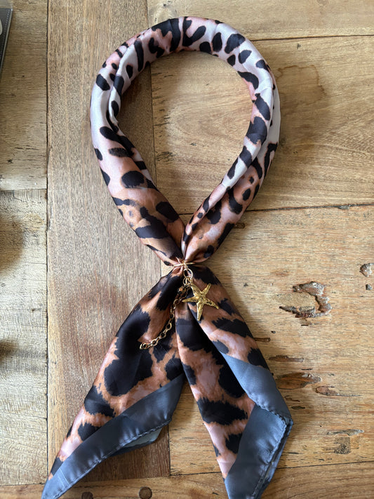 Zijden sjaal-ketting
